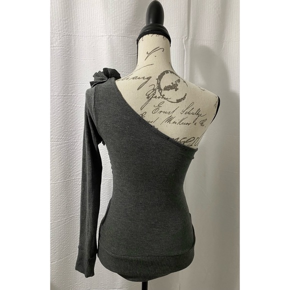 One Shoulder Ruffle Detail Gray Knit Top - Picture 2 of 3